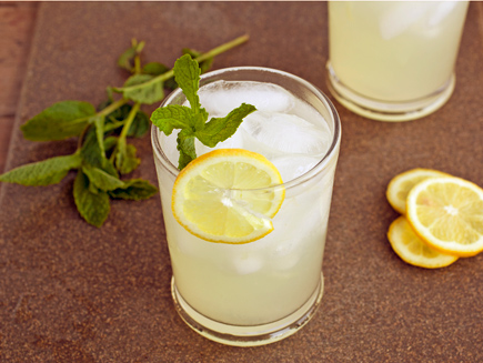 homemade mint lemonade